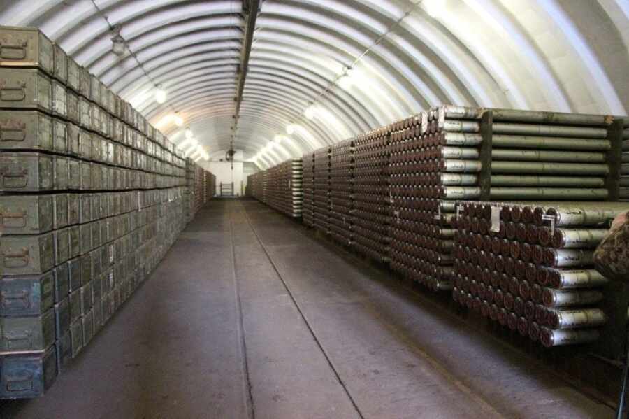 Арсеналы в которых есть. Склад с боеприпасами. Арсенал в колбасне приднестровье. Хранилище ядерных ракет. Склад оружия.